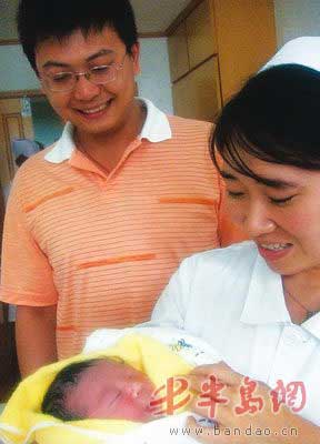 百名“六一宝宝”抢着坠地 准妈妈昨排队剖腹产