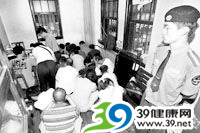 北京东城医托大清理　一小时抓医托号贩42名