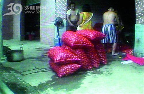 直击“红枣”制造过程：一个小时 青枣“熟了”