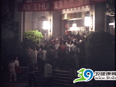 医院号贩子自称握有上千专家号 月收入上万元