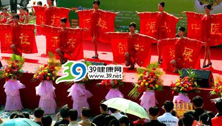 王国强：中国应加快抢救名老中医技能