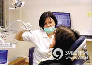 缺少牙医 病人用口香糖“补牙”(图)