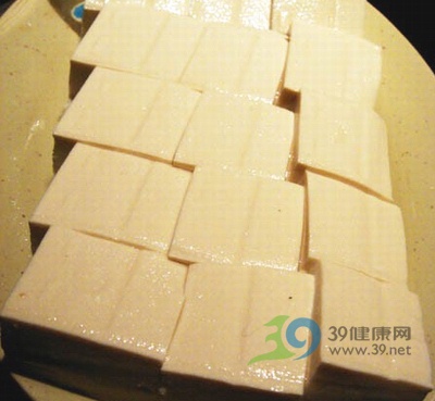 鲜嫩豆腐出自黑作坊 利欲熏心铤而走险(图)