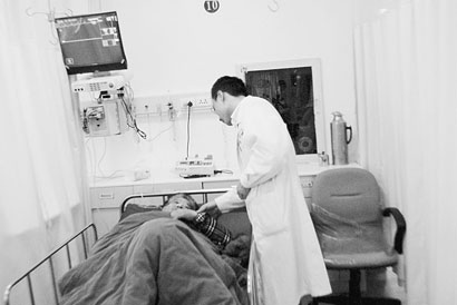 六旬男子拒绝手术签字 一小时“死”六次(图)