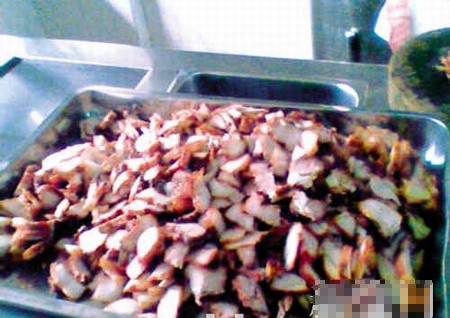 执信中学饭堂爆黑幕 猪淋巴做料剩菜仍照卖(图)