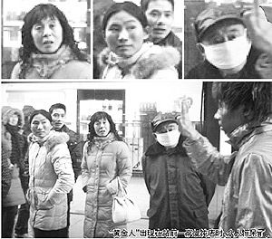 男子全身涂金漆扮雕塑 突然摆手吓坏路人(图)