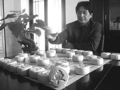 男子历时6年种出“足球”葫芦 为世界首创(图)