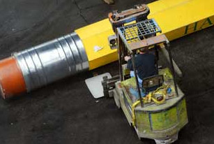 美国男子造出世界最大铅笔 重达10吨(图)