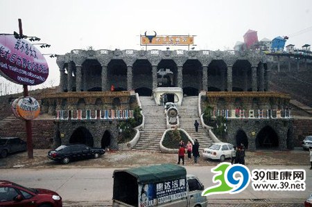 “最牛厕所”重庆迎客 可容纳2000人方便(组图)