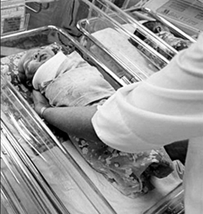 美国“变性爸爸”产下健康女婴 称还想再生