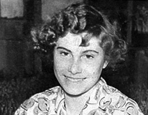 英国一妇女留发55年不剪 发长约1.68米(图)