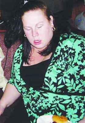 254公斤超级肥妹产下三胞胎