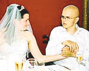 绝症新郎在结婚次日病逝(组图)