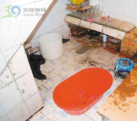 廉价白酒兑水 农家厕所造出“茅台”“五粮液”