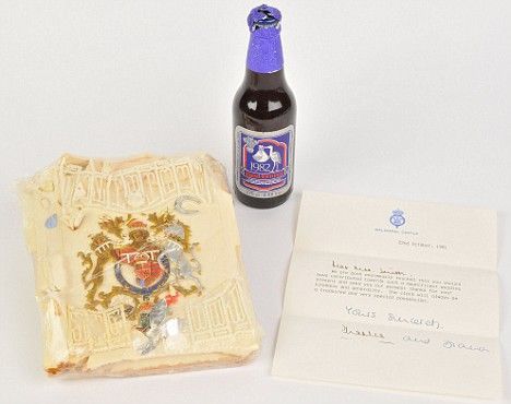 戴安娜婚宴蛋糕仆人藏27年 料可拍2万英镑(图)