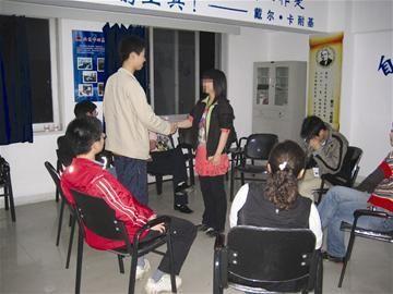 探秘“恋爱培训班”教你求爱与拒绝(图)