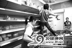 广州超市连夜撤架伊利蒙牛等婴幼儿奶粉