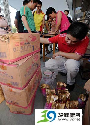 三鹿集团封存2176吨问题奶粉 收回8210吨