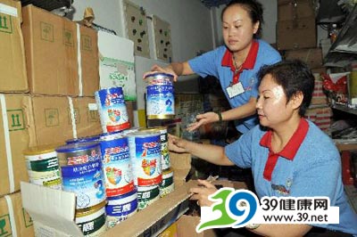 含三聚氰胺婴幼儿配方奶粉纷纷下架[组图]