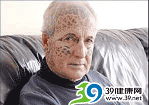 英国“豹人”小岛隐居20载今“还俗”(组图)