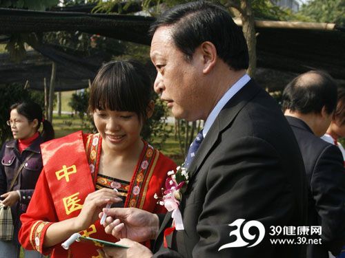 中医中药中国行走进广西药用植物园暨南方药物研究检测中心落成典礼