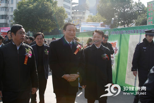 中医中药中国行南京站启动现场义诊