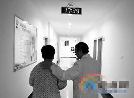 三亚17岁小伙长乳房子宫 渴望找个女朋友(图)