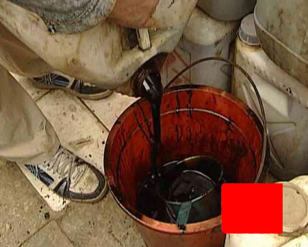 每周质量报告：商贩用色素盐和水勾兑酱油