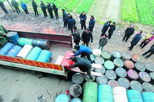 长沙食品安全“春雷行动” 一天查扣17吨潲水油