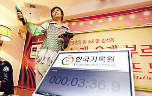 54岁主妇连续K歌76小时 唱1283首歌不尽兴