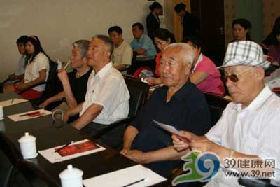 掀起红色营销风暴 创新营销论坛召开