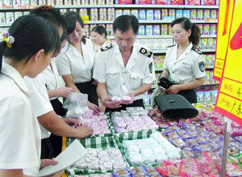 9.9元一盒月饼 超低价月饼馅料存“猫腻”