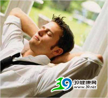 专家:办公室一族晒晒太阳有助于驱离“秋乏”