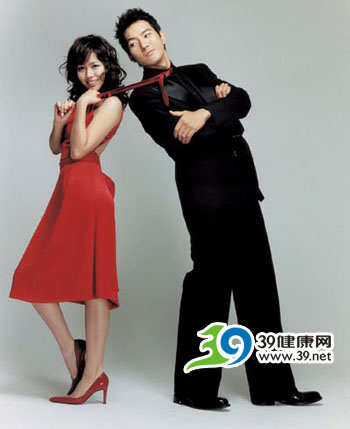 研究发现男人与美女聊天对健康更有益