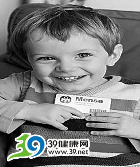 英国2岁男童智商高达160 直逼爱因斯坦与霍金