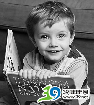 英国2岁男童智商高达160 直逼爱因斯坦与霍金