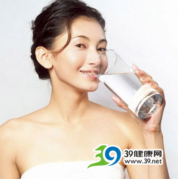 研究发现：饮用白开水比其它饮料更有利健康