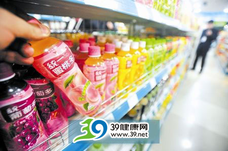 农夫山泉和统一果汁被检含砒霜 仍在售(图)