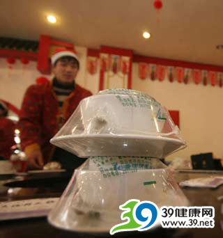 消毒餐具抽检5家单位不合格 花1块钱买不到放心