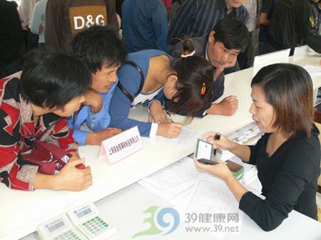 癌症治愈难界定引歧视 康复者求职遭遇重重阻力