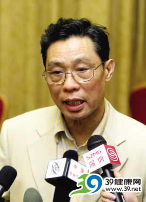 钟南山收回质疑认可中药：“中药治甲流我很服气”