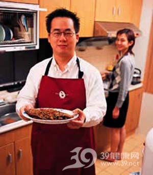 研究揭秘快乐家庭秘诀：夫妻一起做家务