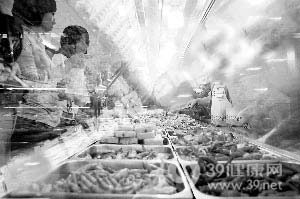 广州出台规定凉拌菜禁裸卖 多家超市未加防尘网