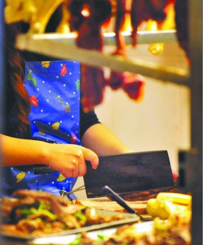 蝇叮尘染市场熟食你还敢吃吗？