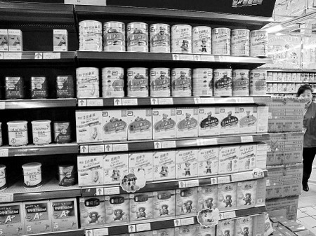 雅培奶粉内发现虫尸 厂方代理商威胁受害者