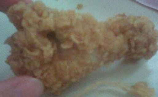 恶心！网友爆吃KFC吃出避孕套