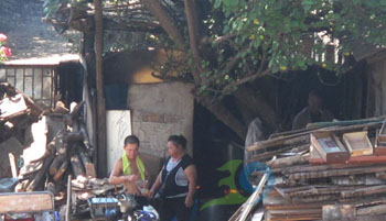 暗访地沟油窝点：生意好到排长龙