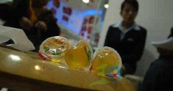 旺旺果冻现黑色异物 吃后食物中毒