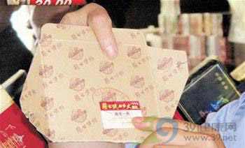 调包“再来一瓶” 违法副食批发部被查