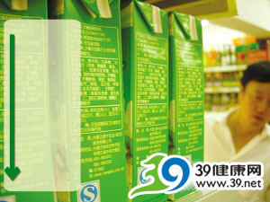 含11种添加剂 喝牛奶还是喝添加剂？